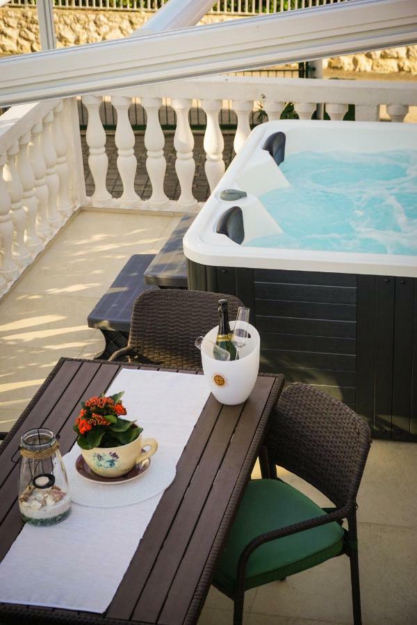 Apartment Paula With Private Jacuzzi And Parking- Near The Beach Zadar Luaran gambar